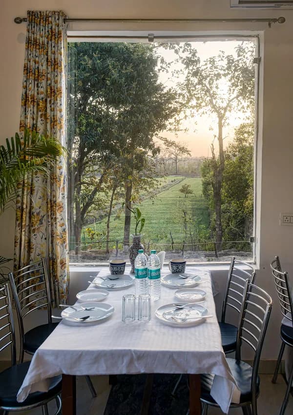 dining area with view